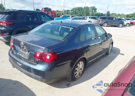 2010 Volkswagen Jetta Limited Edition from USA, damaged, VIN 3VWRZ7AJ2AM118186